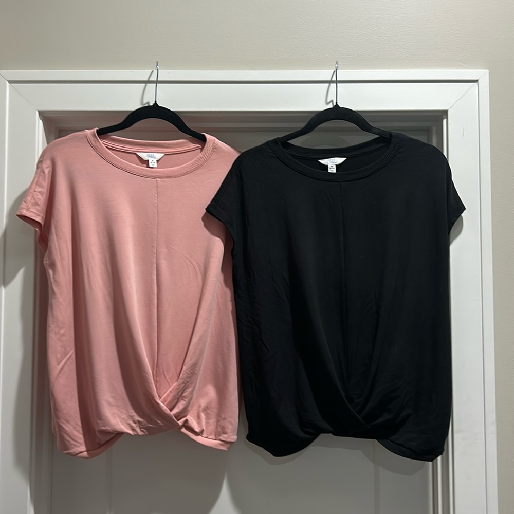 Time & Tru tie front tops (M) lot of two
